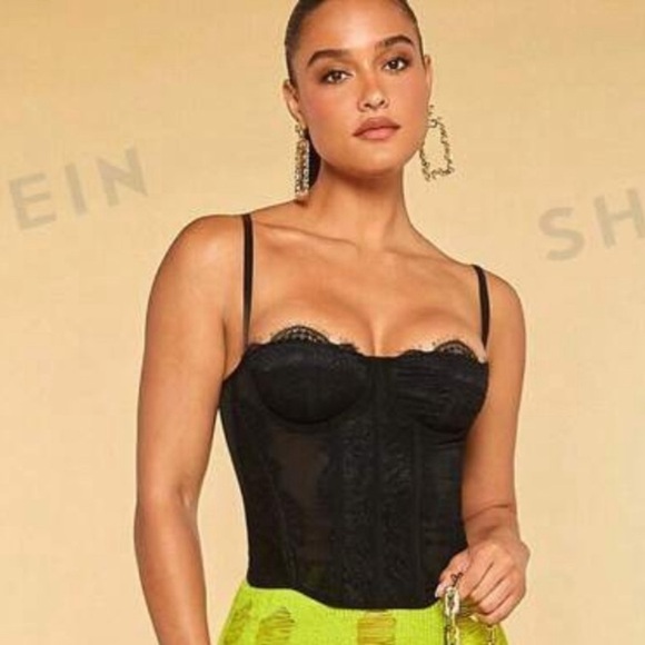 SHEIN x Carly Lawrence SHEIN BAE Lace Trim Bustier Cami Top - Picture 3 of 9